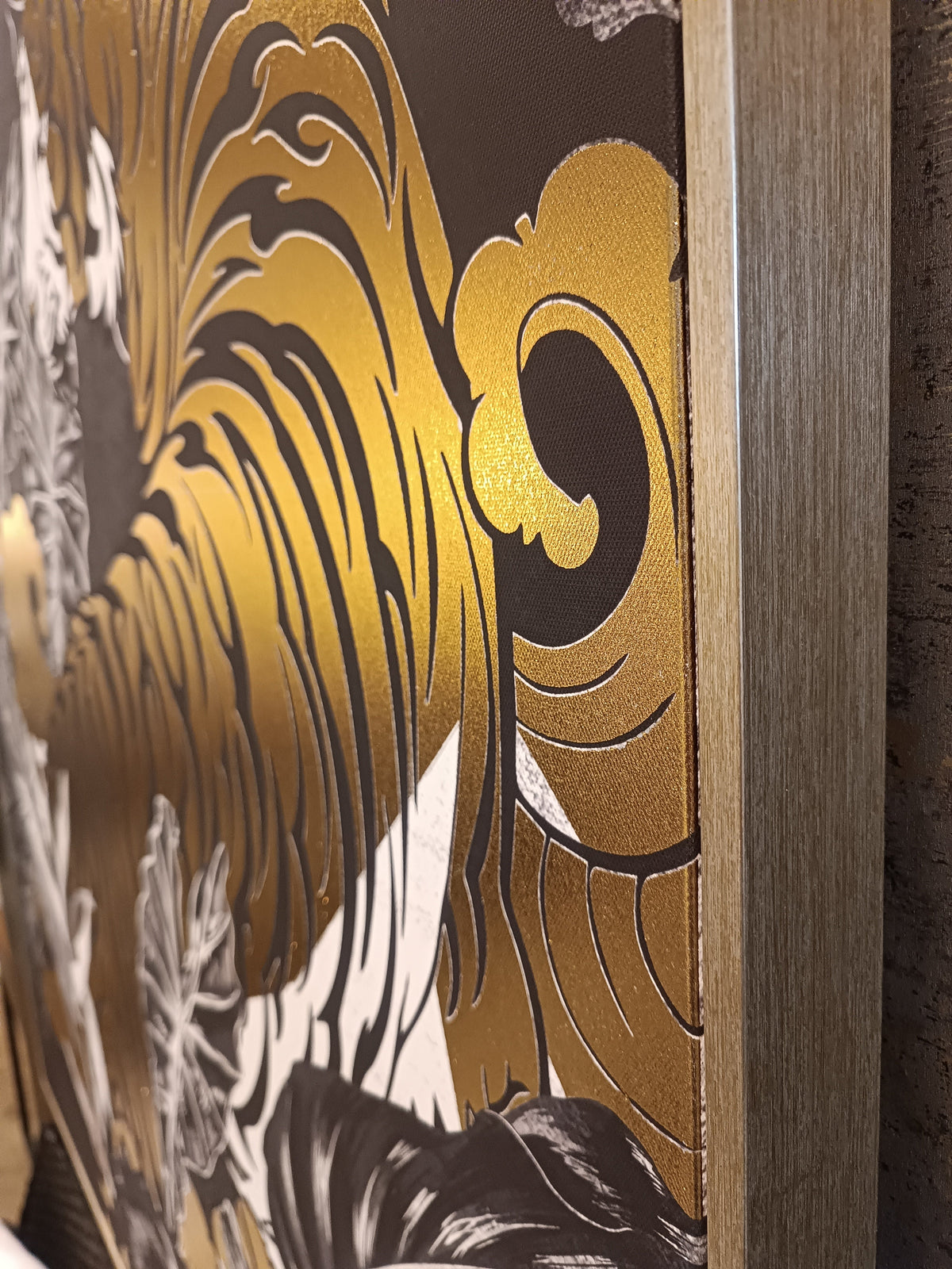 Wandbild Tiger mit Pflanzenmotiv in Schwarz und Goldoptik, 100 x 140 cm