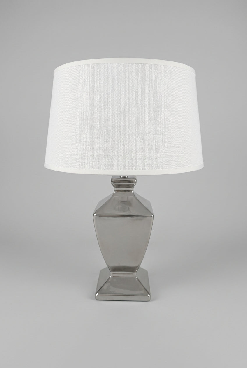 Tischlampe mit 35 cm Durchmesser und 49 cm Höhe