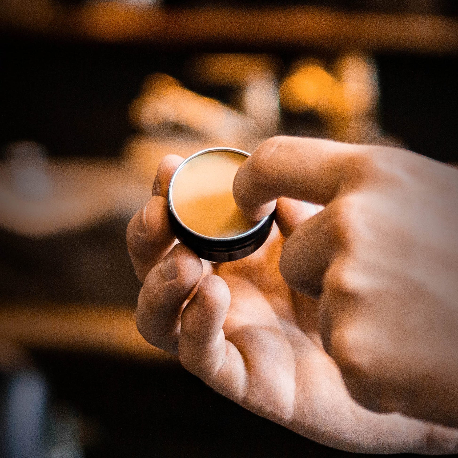 Schnurrbartwachs mit Bienenwachs für Männer